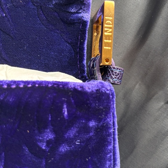 Vintage Fendi Baguette in embroidered purple velvet - Picture 8 of 16